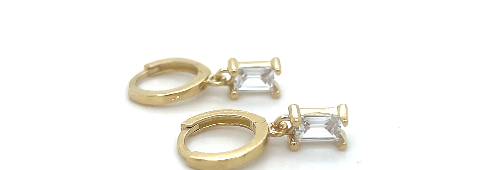 Oorbellen ringen met hangende baguette stenen