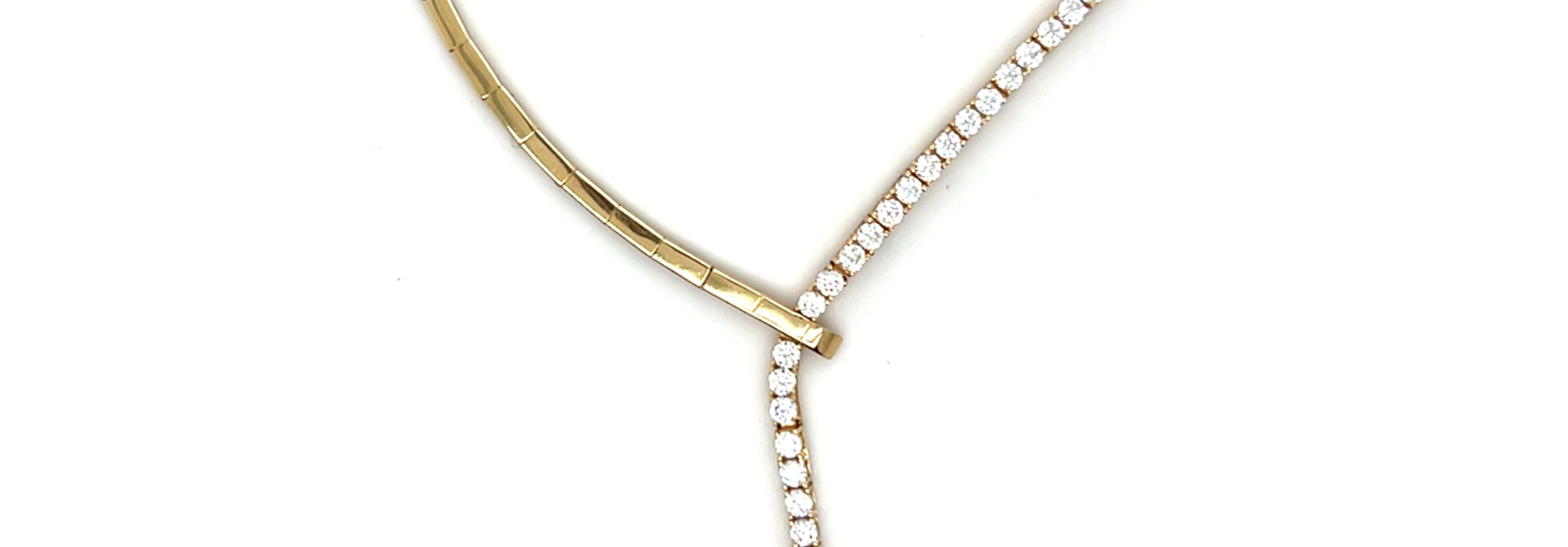 Ketting half bezet met zirkonia half clean gedraaid