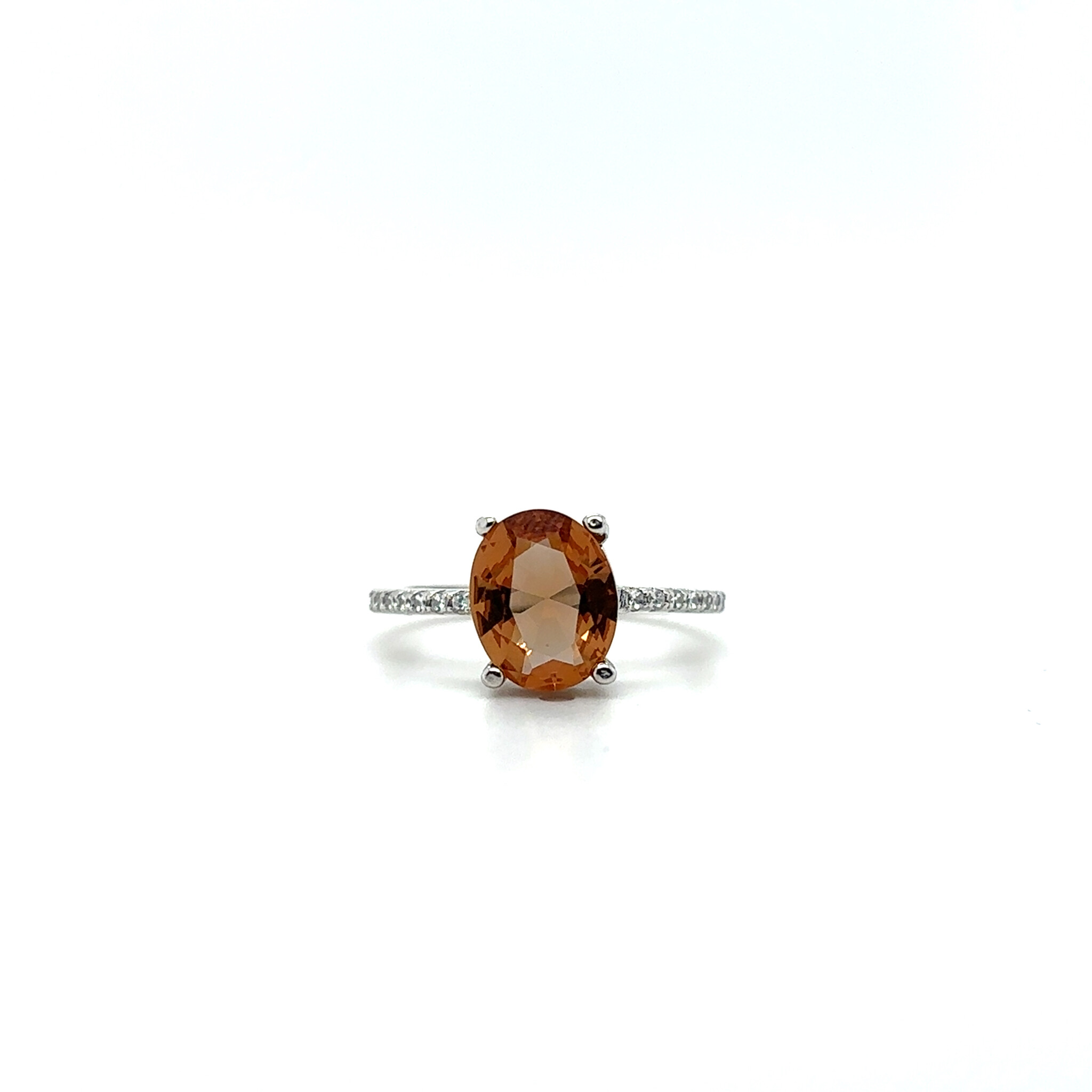 Ring met ovale zultanite veranderende kleur en zrikonia stenen in band-1