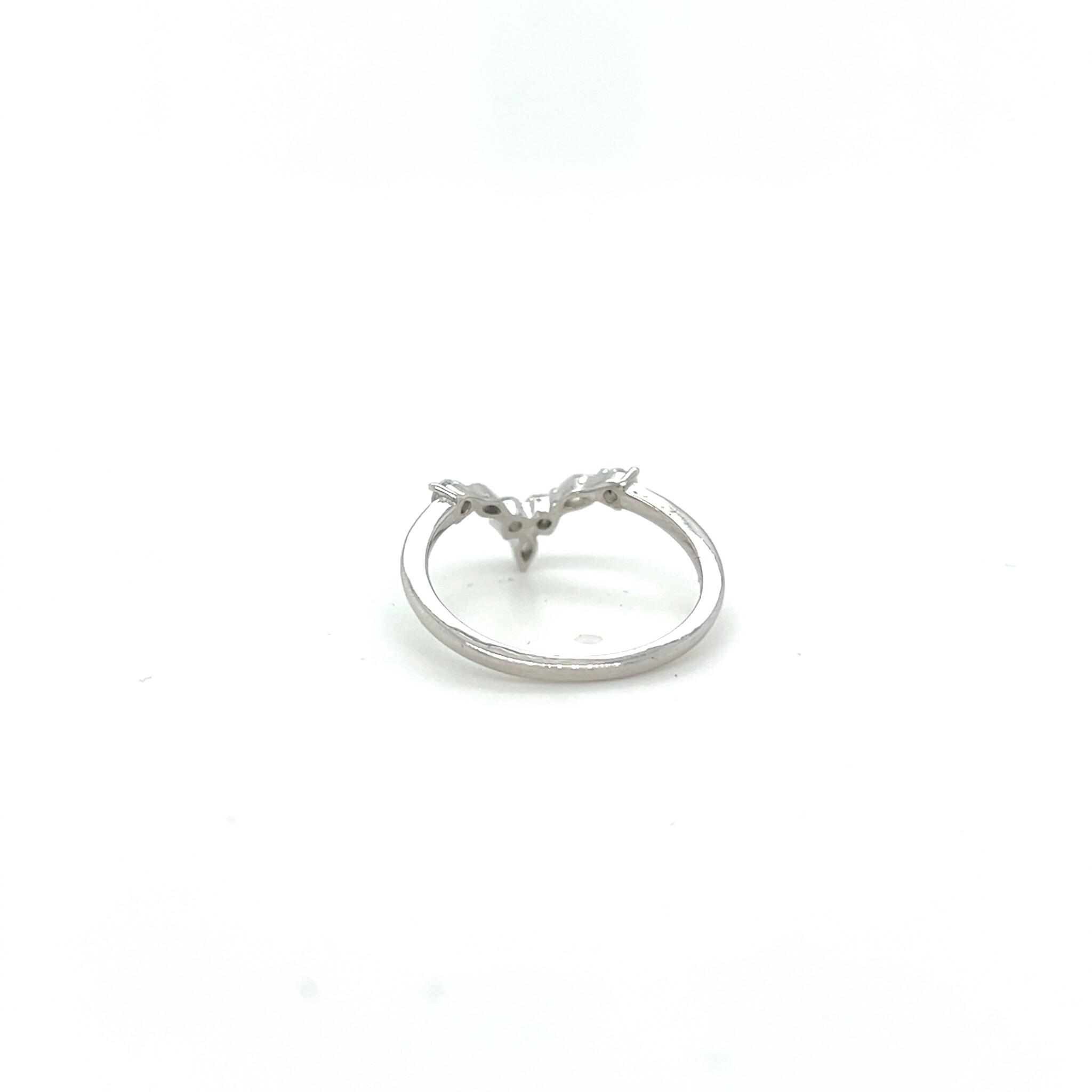 Ring in V vorm met druppel zirkonias-3