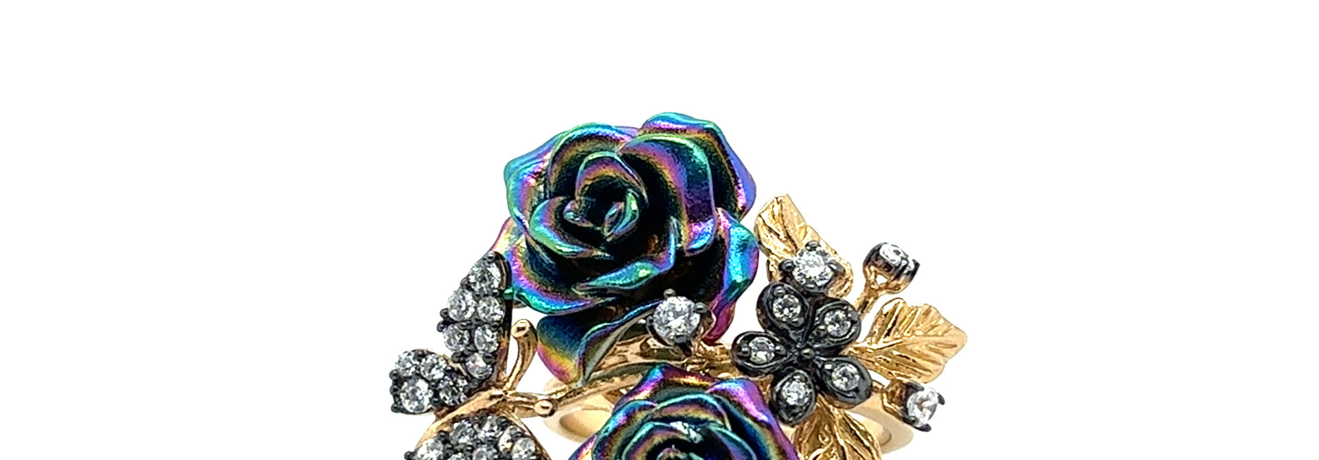 Ring met gekleurde rozen en vlinder afgewerkt met zrikonia stenen