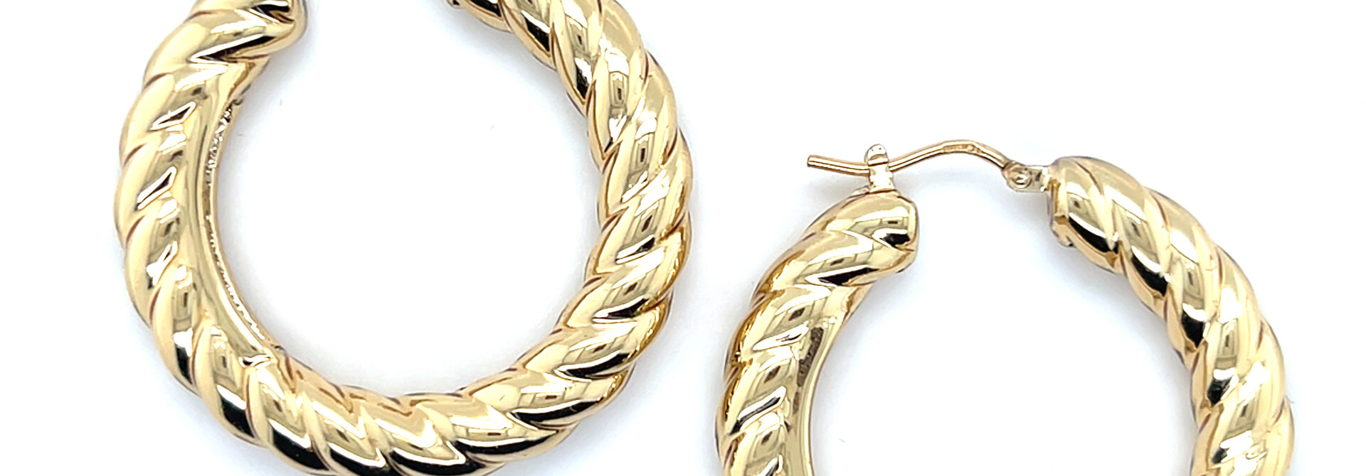 Oorbellen met gedraaid motief