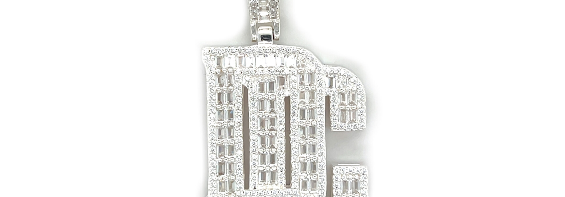 Hanger Dream Chaser DC letters met baguette zirkonia's