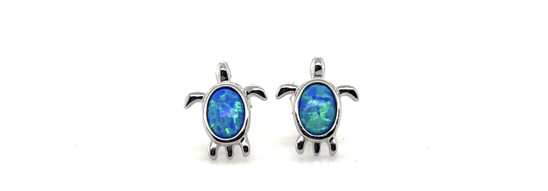 Oorbellen met een opaal steen in  schildpad vorm