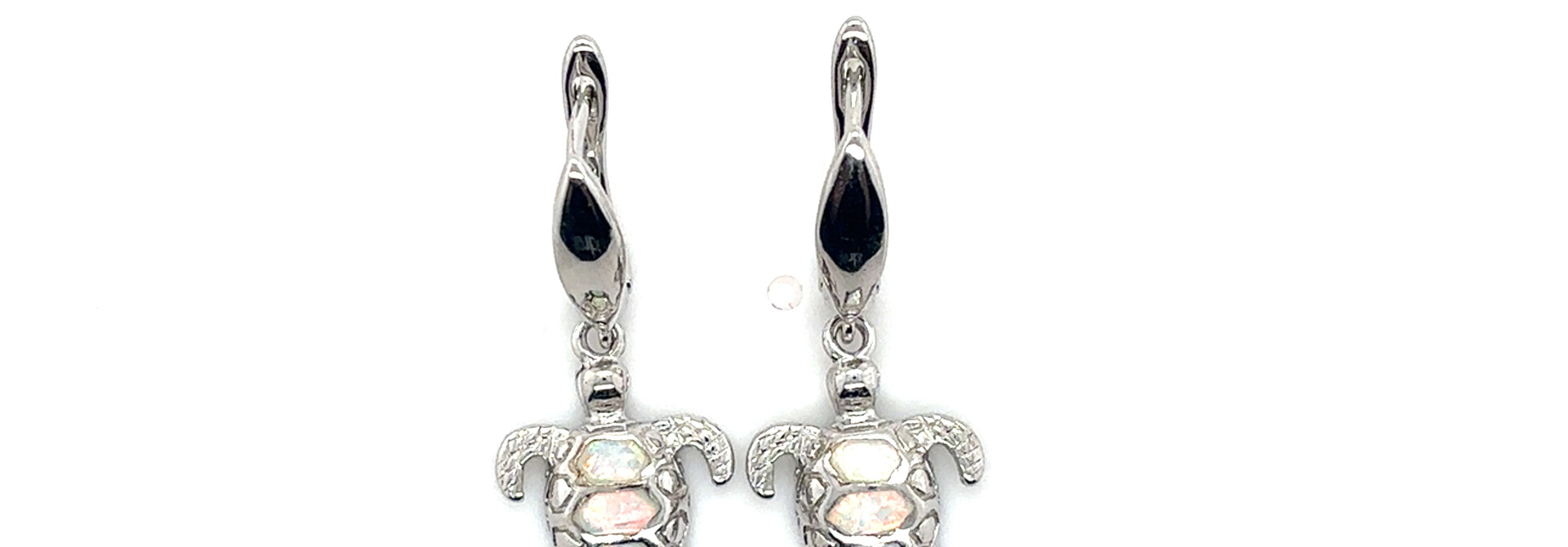 Oorbellen in schildpad vorm met opaal steen