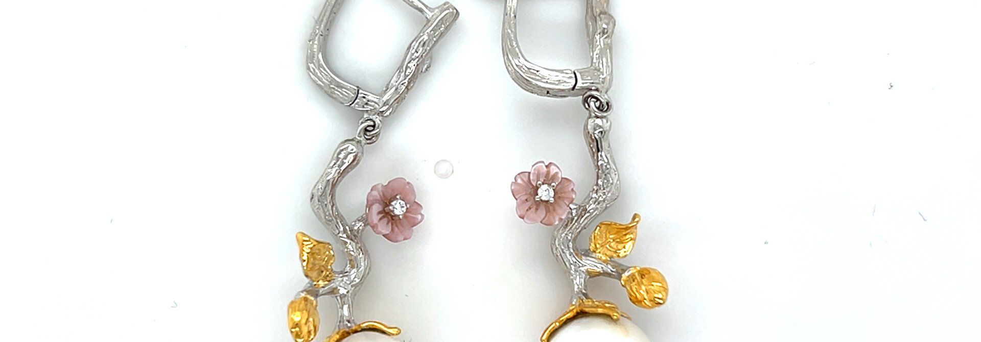 Oorbellen met bloem en parels