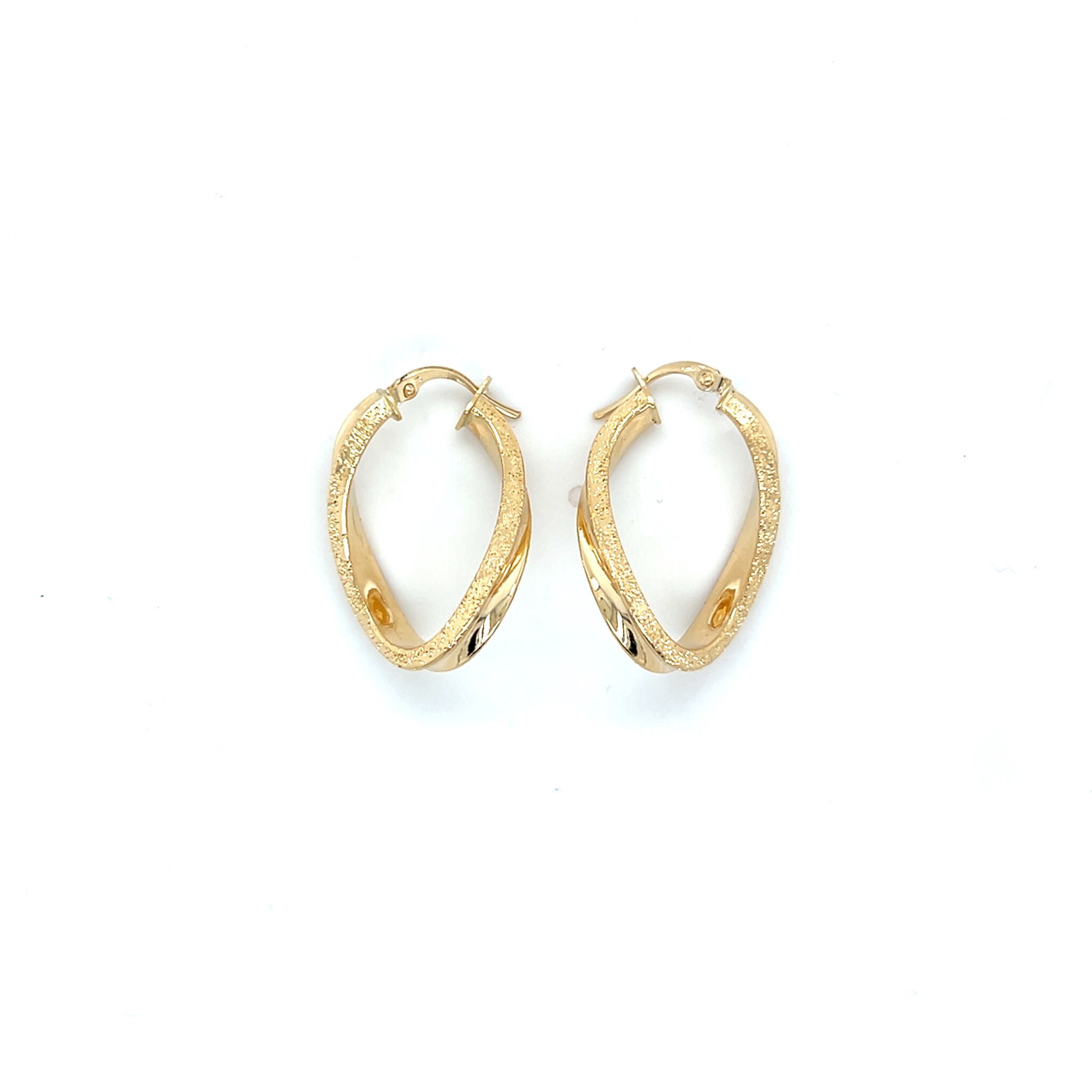 Oorbellen gedraaid en bewerkt abstracte vorm-1