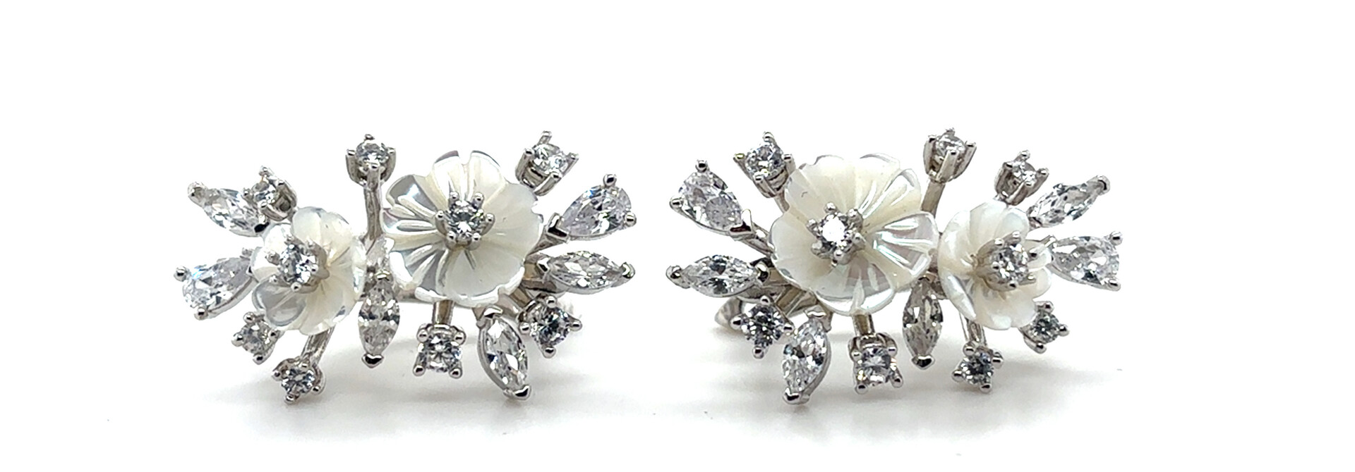 Oorbellen met bloem en zirkonia stenen