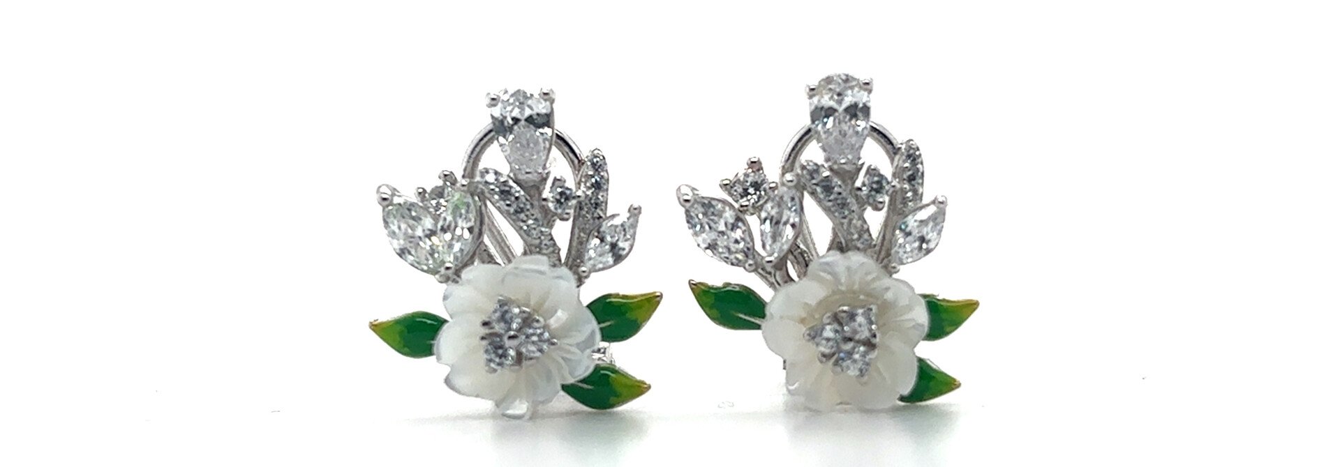 Oorbellen met  bloem groene blaadjes en zirkonia stenen