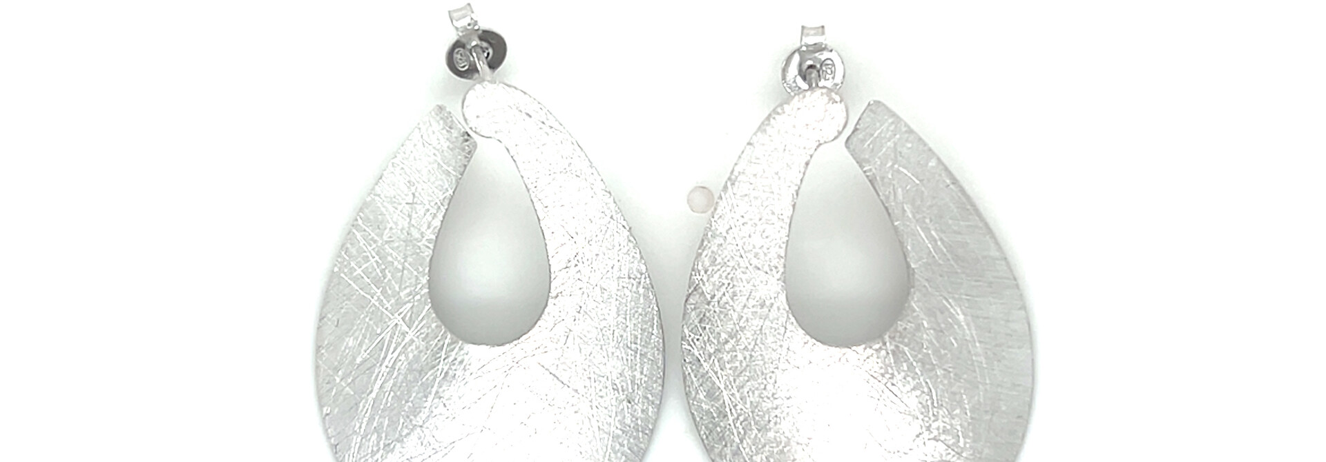 Oorbellen stekers druppel vorm met geborstelde bewerking