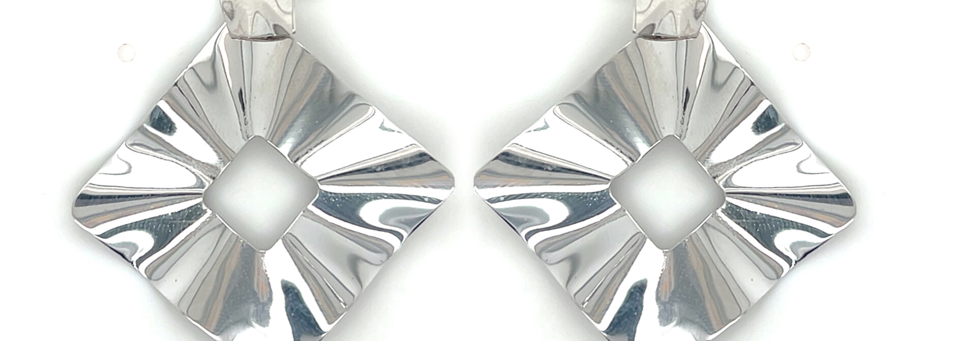 Oorbellen stekers vierkant met omgevouwen bewerking