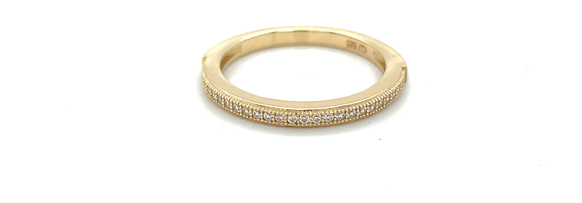 Ring met zirkonia stenen in rail zetting