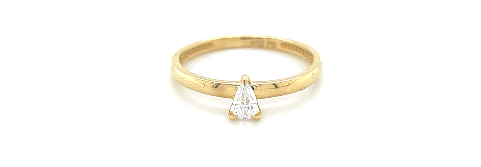 Ring met zirkonia in druppelvorm chatonzetting