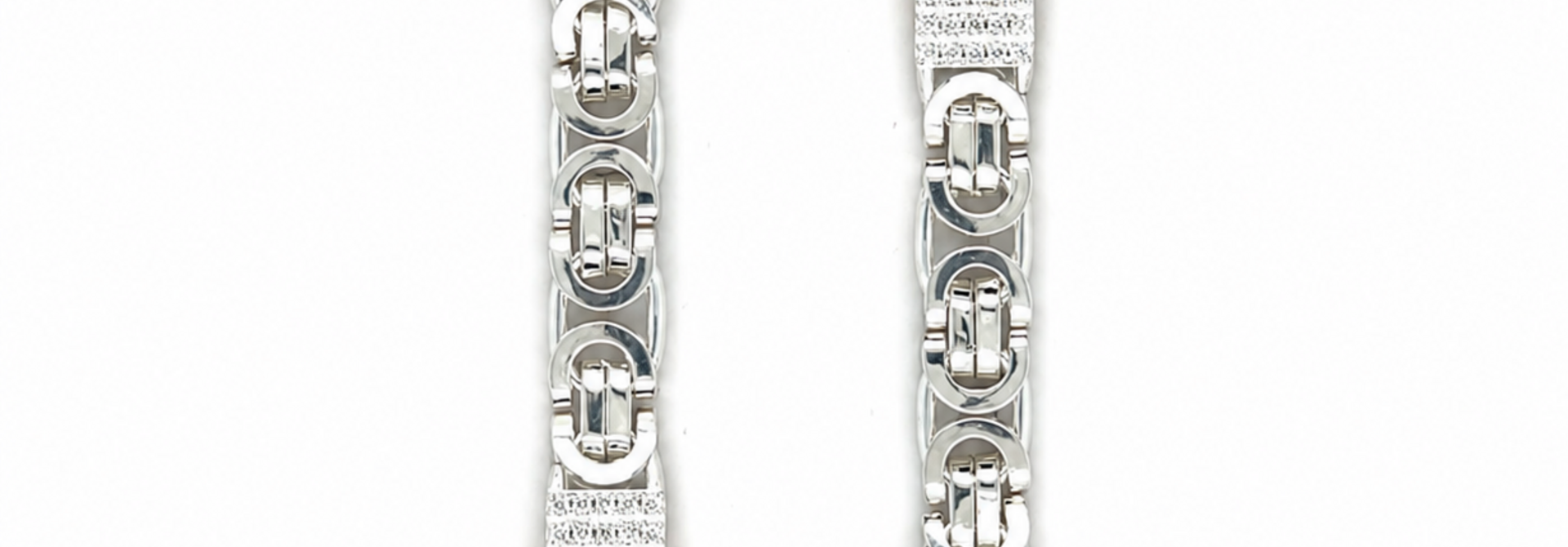 Ketting platte koningsschakel zilver en plaatjes bezet met stenen