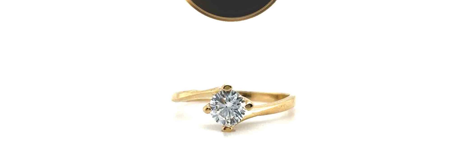 Ring met zirkonia steen