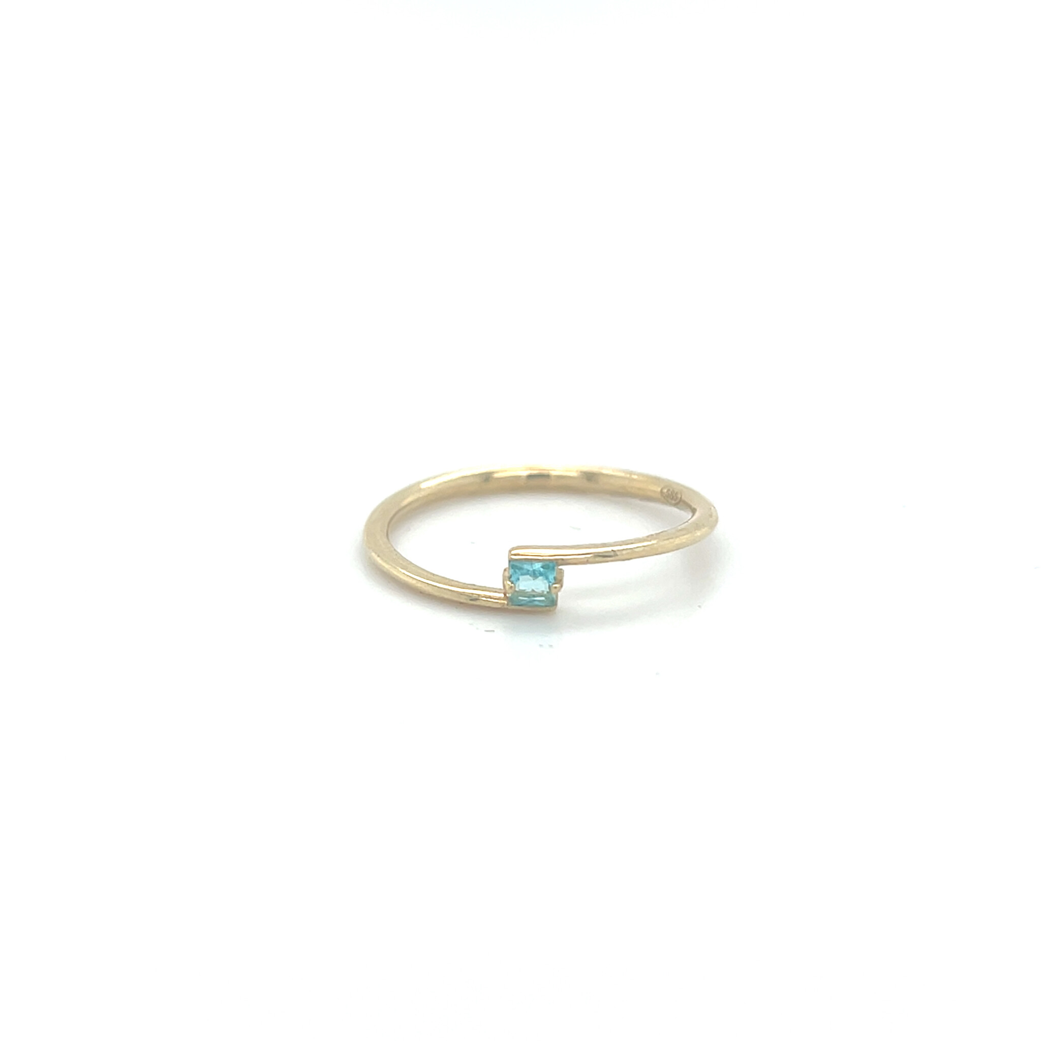 Ring met lichtblauwe zirkonia vierkant chaton-1