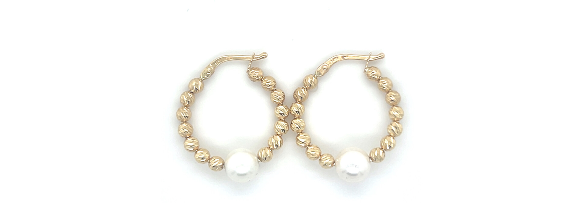 Oorbellen balletjes diamond cut met synthetische parel