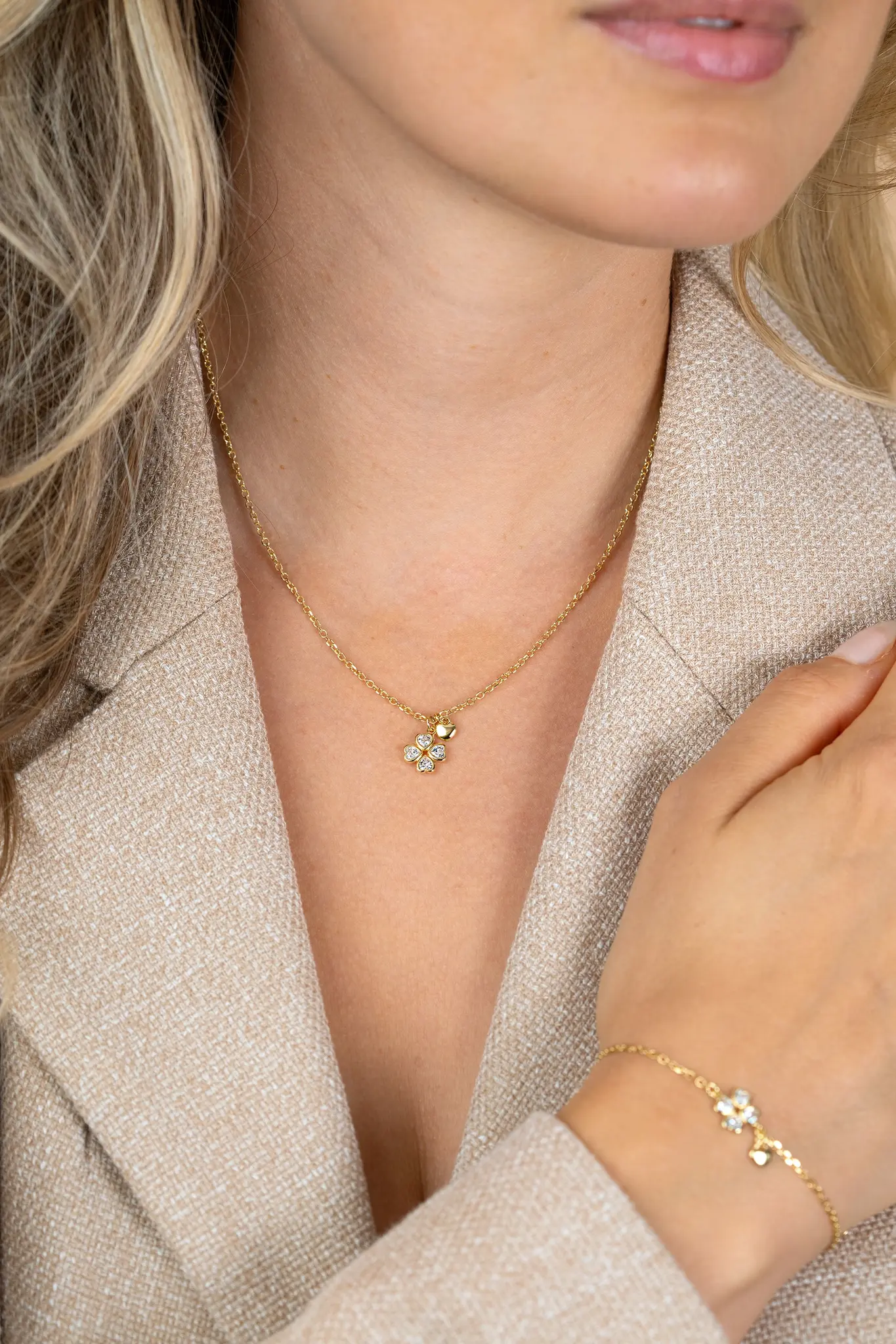 ZINZI zilveren collier geel vergulde met klaver zirkonia en hartje-2