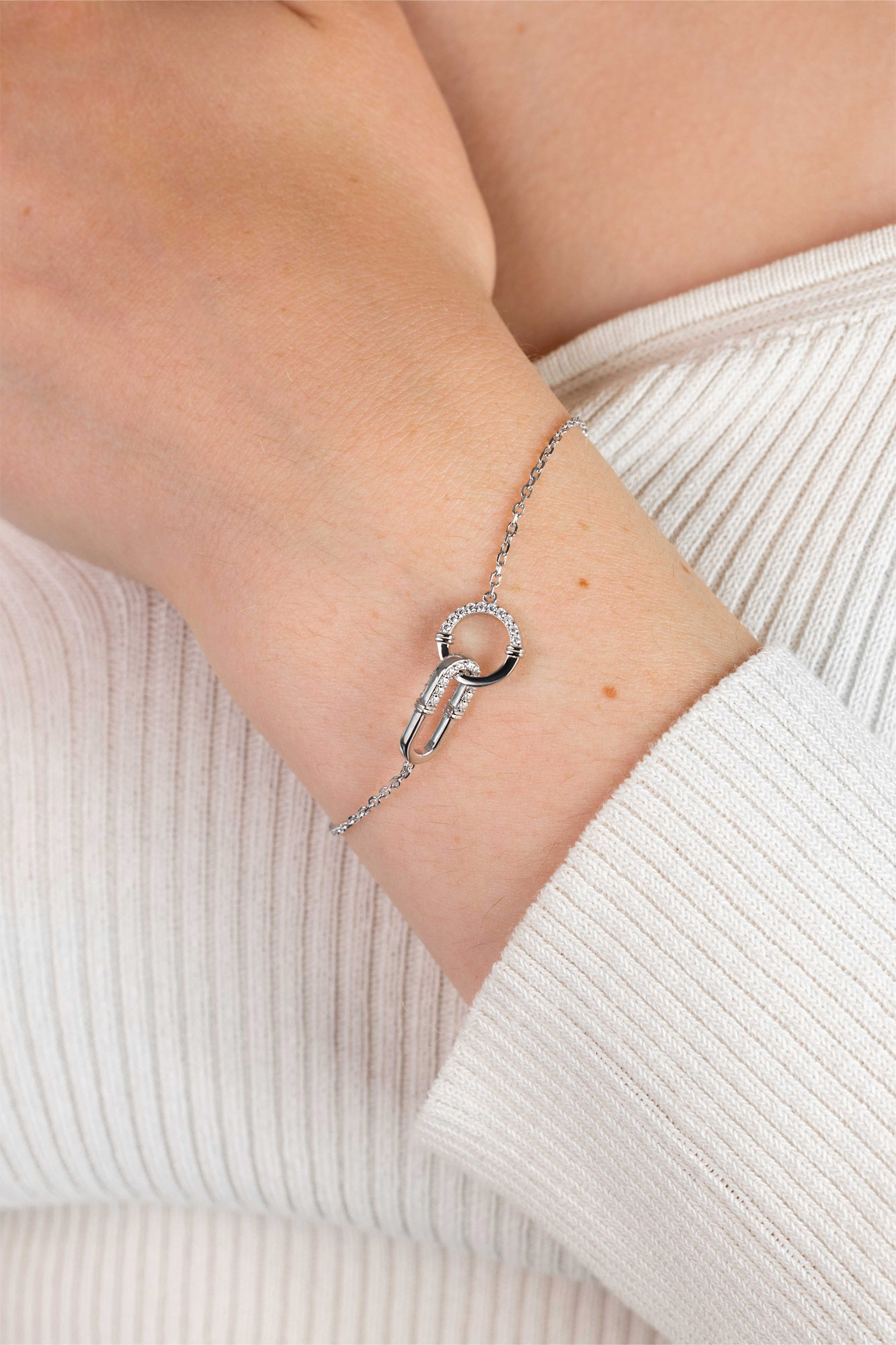 ZINZI zilveren armband verbonden rond zirkoniaen ovaal-2