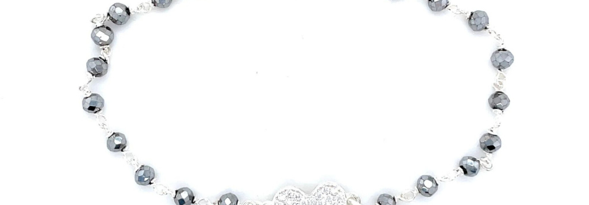 Armband met antraciet kraaltjes en hartje ingelegd met zirkonia's zilver