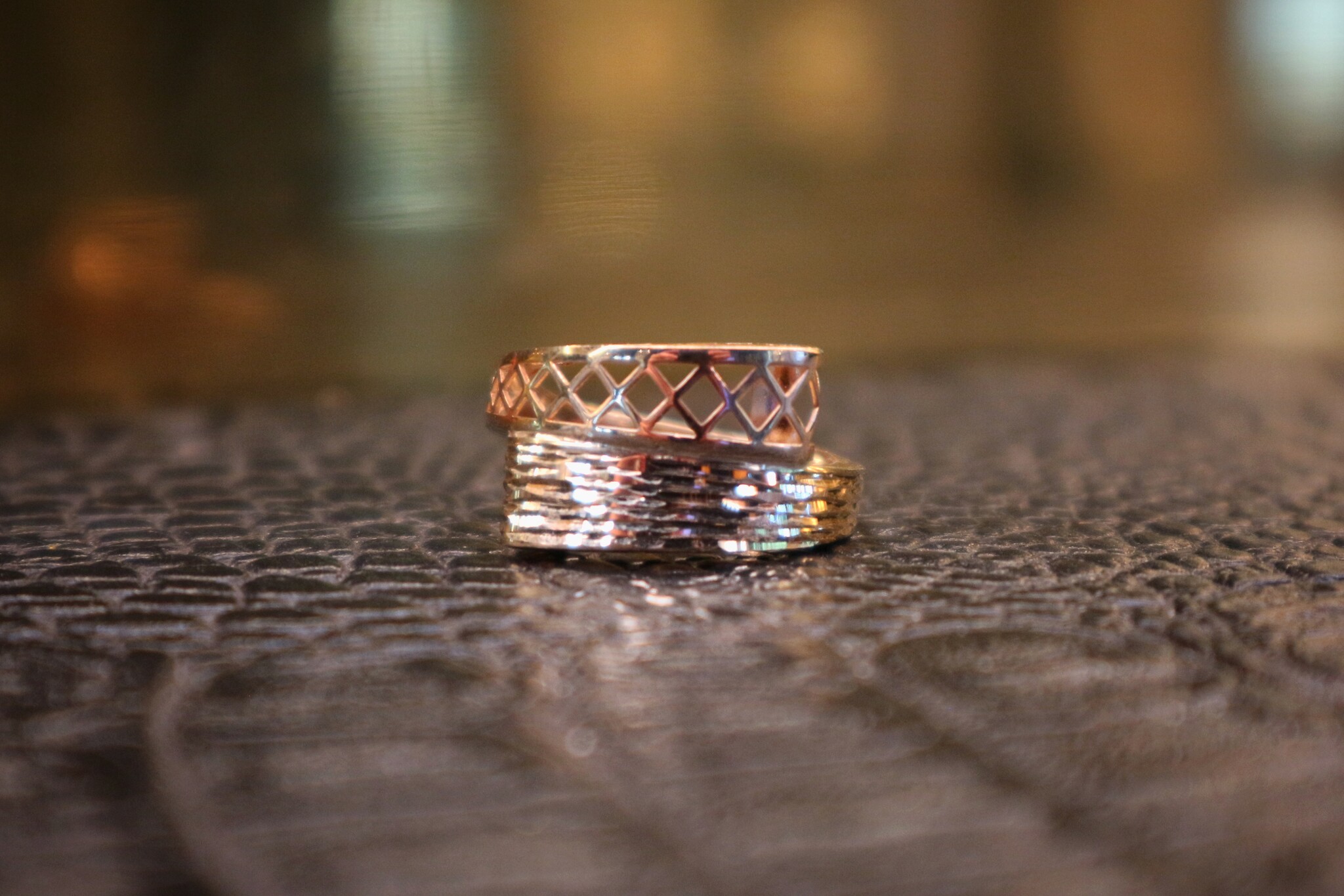 Ring met asymmetrie en opengewerkt motief-2