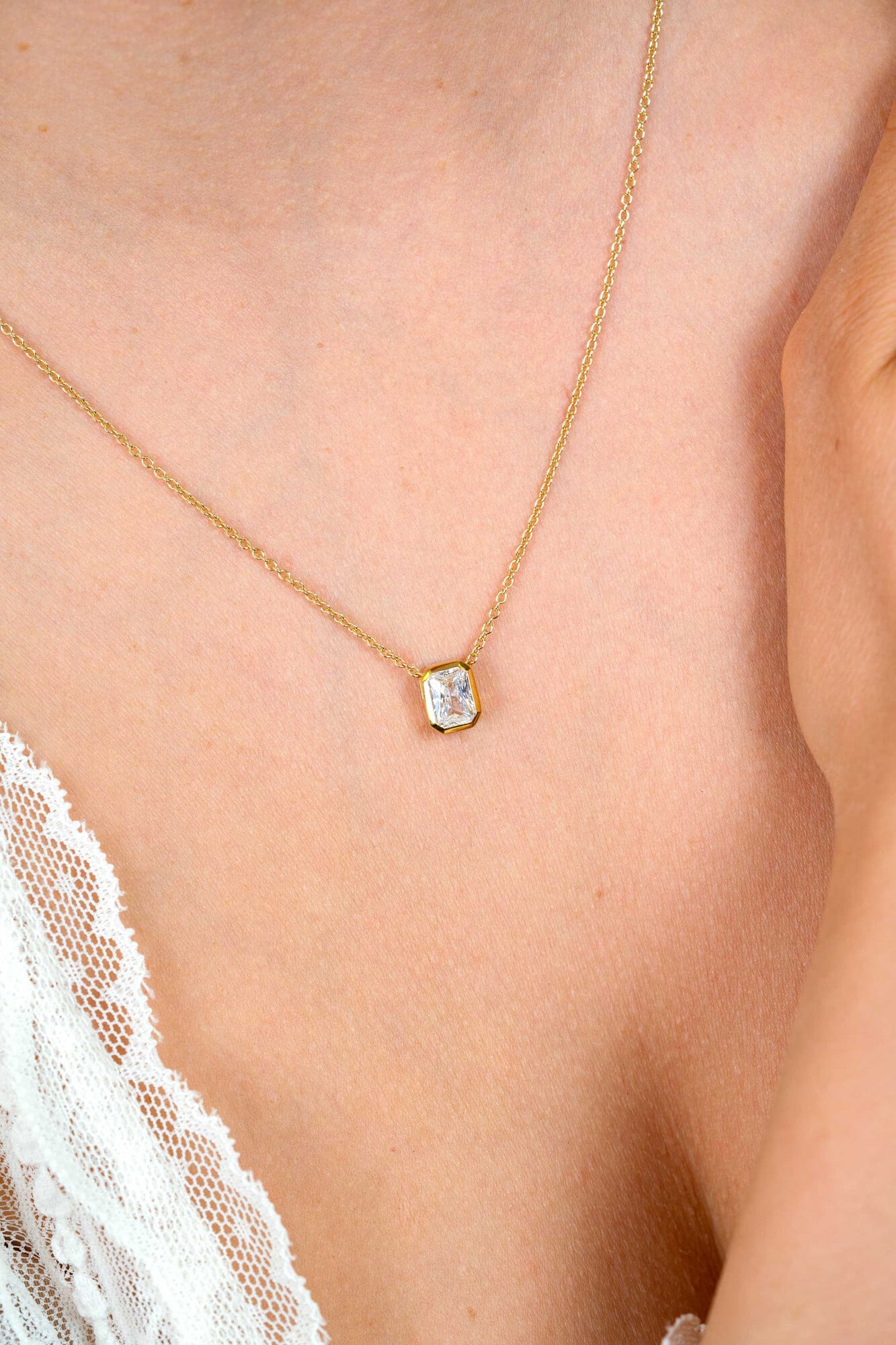 ZINZI gold plated zilveren collier 45cm met een rechthoekige gladde kastzetting bezet met een witte zirkonia-3