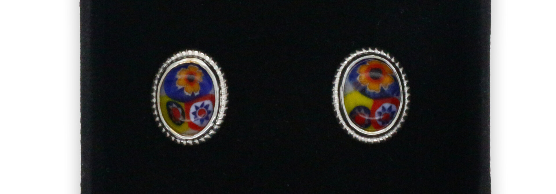 Oorbellen stekers zilver met Ala Kondre steen (Elke oorbel verschilt maar volgt het zelfde thema)