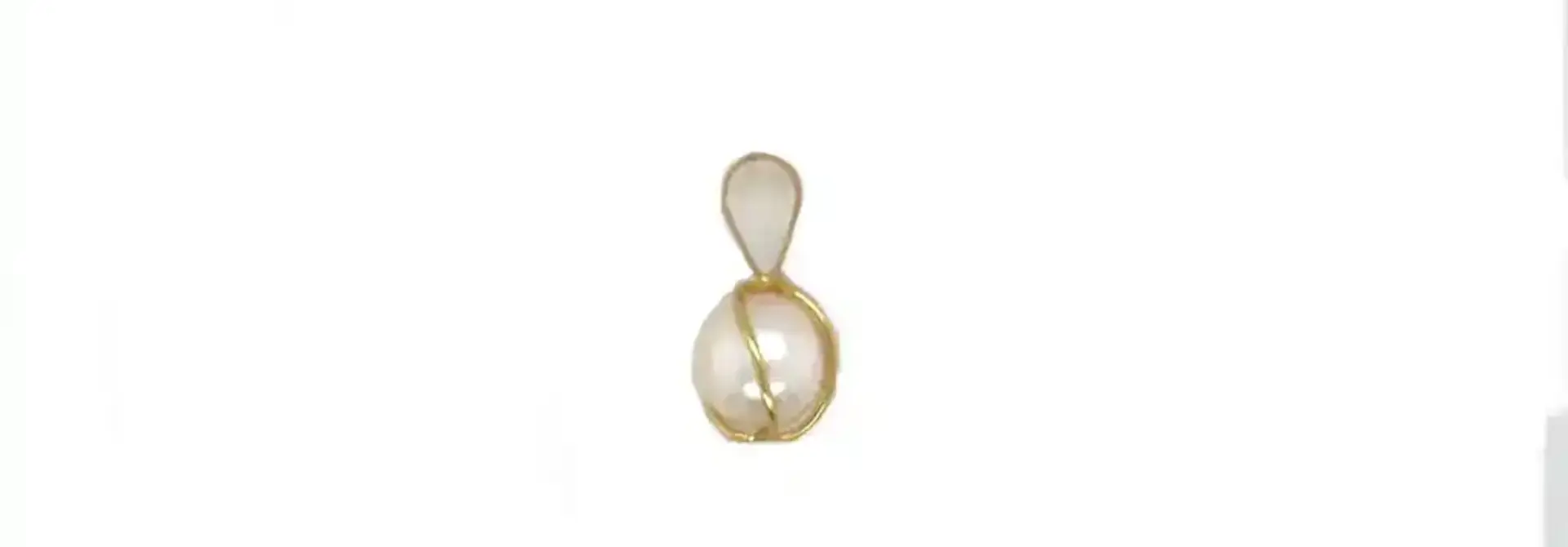 Hanger parel met gouden omhulsel