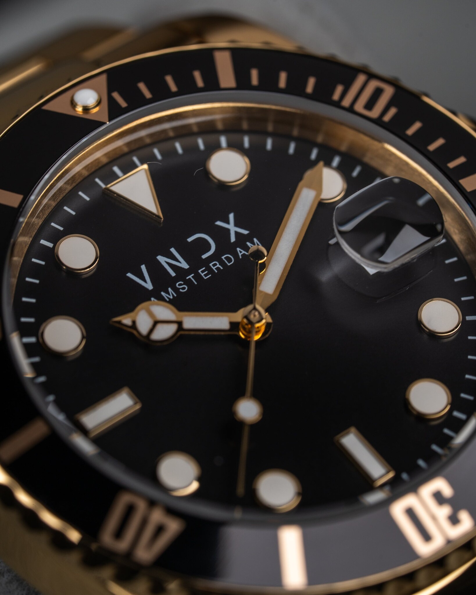 AMS. LXRY. Staal Goud Zwart-3