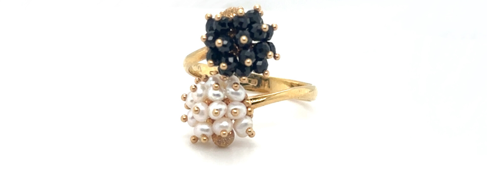 Ring meerkleurige bolletjes