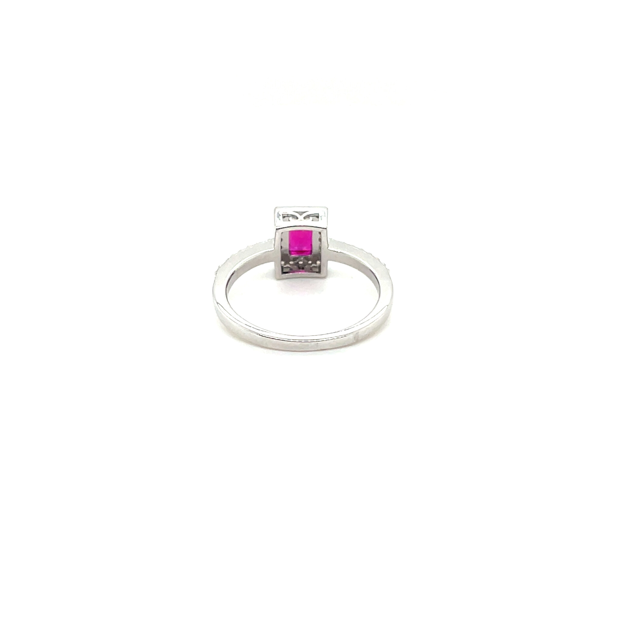 Ring met grote rode baguette steen omlijnd met kleine zirkonia's-2