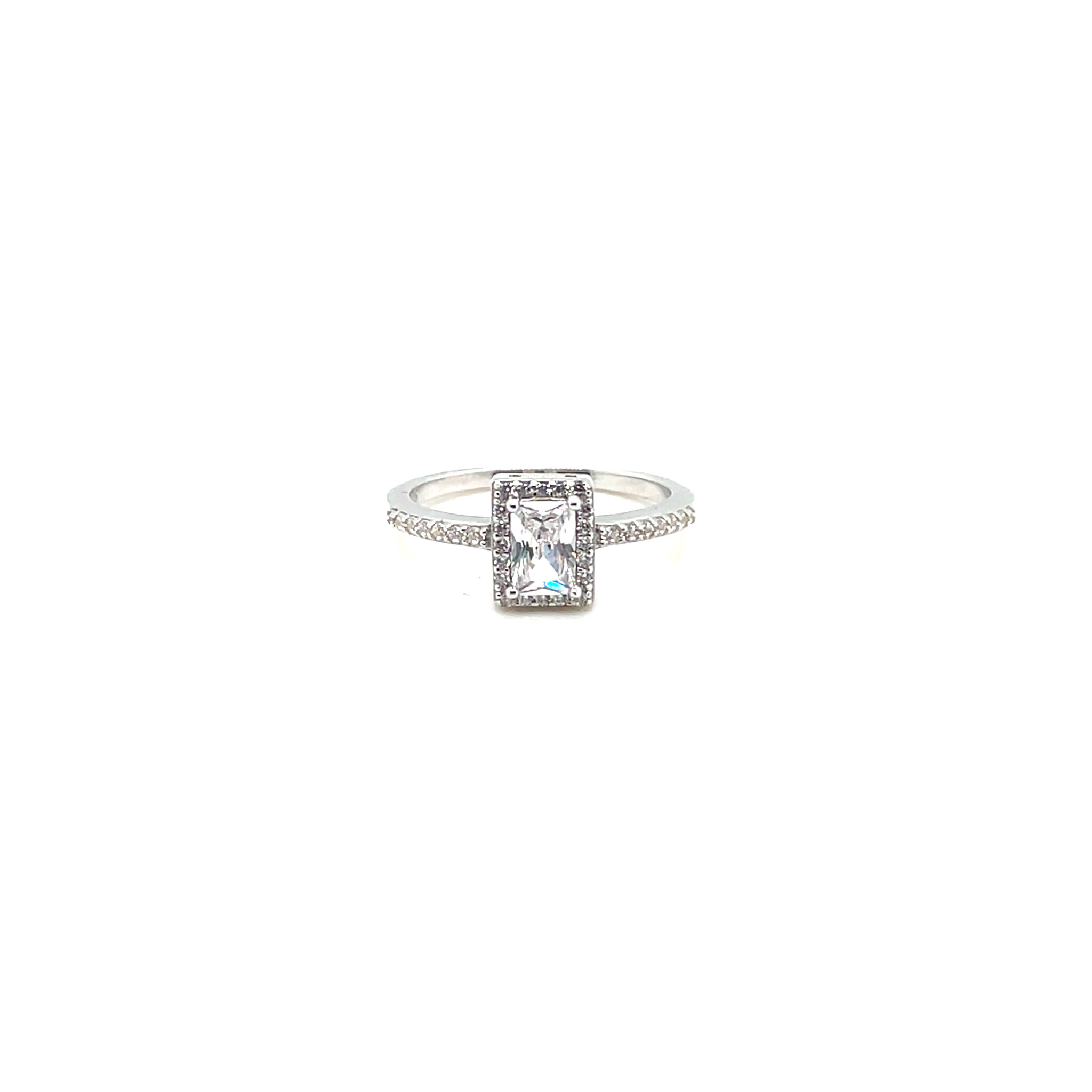 Ring met grote baguette steen omlijnd met kleine zirkonia's-1