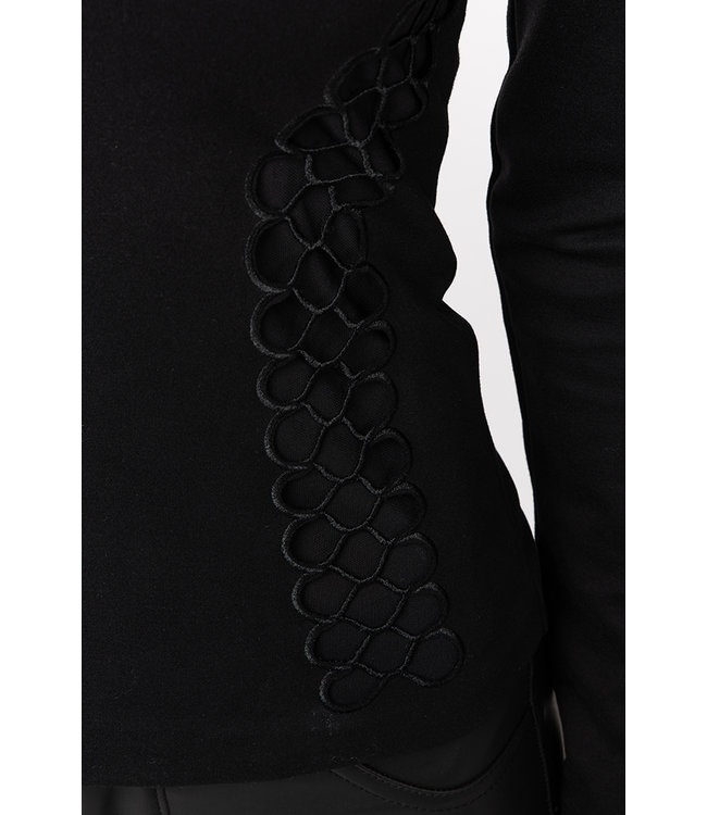 TANIELA - Luxe top met opengewerkte details