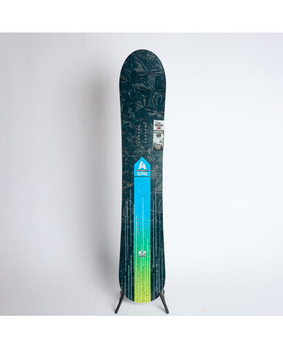 Gnu Gremlin 2025 Snowboard | Behind The Pines - Behind the Pines Gnu Gremlin 2025 Snowboard | Behind The Pines - Behind the Pines