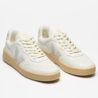 Veja VEJA V-90 Leather Wit Lichtgrijs Naturel – Duurzame Leren Sneaker Veja VEJA V-90 Leather Wit Lichtgrijs Naturel – Duurzame Leren Sneaker