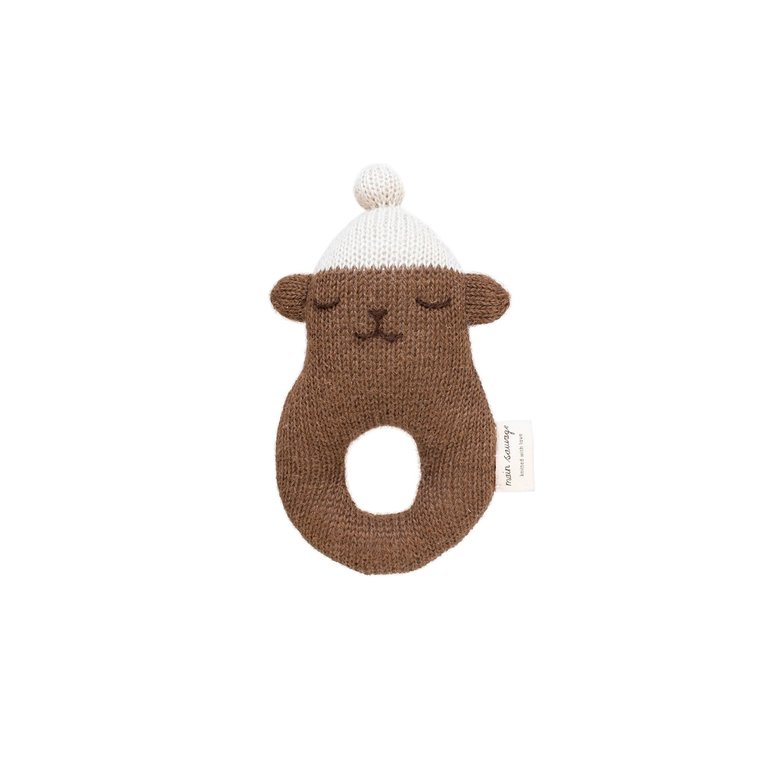 Main sauvage Rattle teddy, brown with white beanie