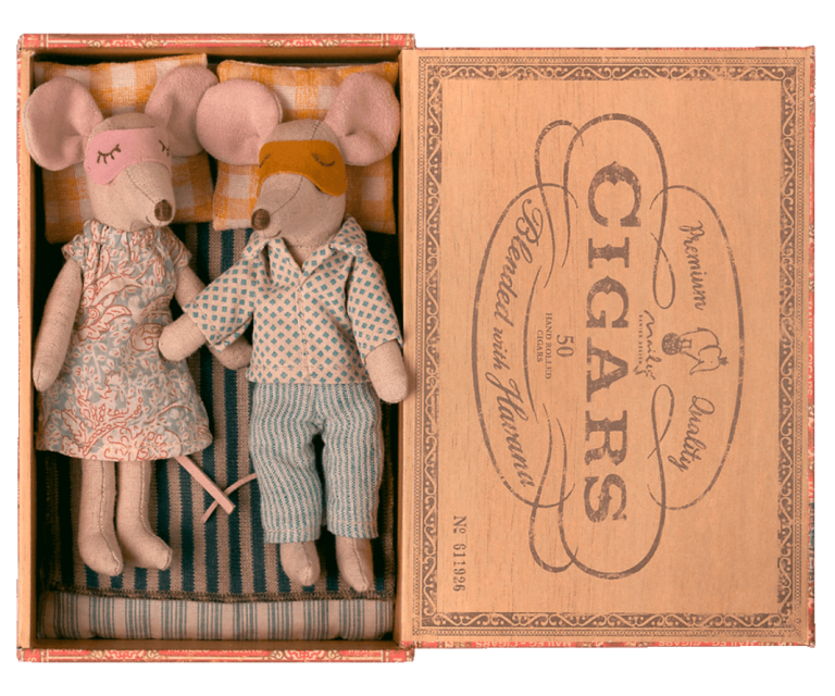 Maileg Mum & dad mice in cigar box