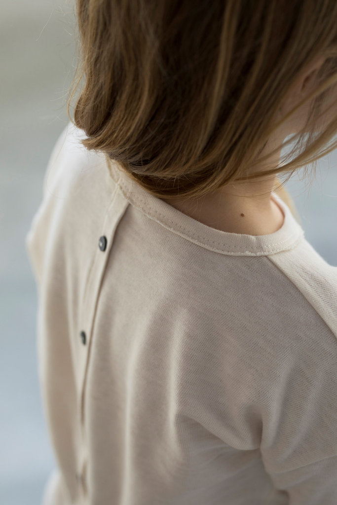 Button back top l/s hot milk