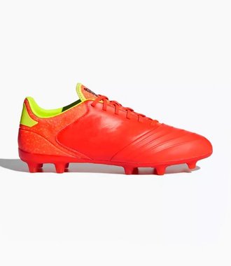 Soft ground soccer shoes