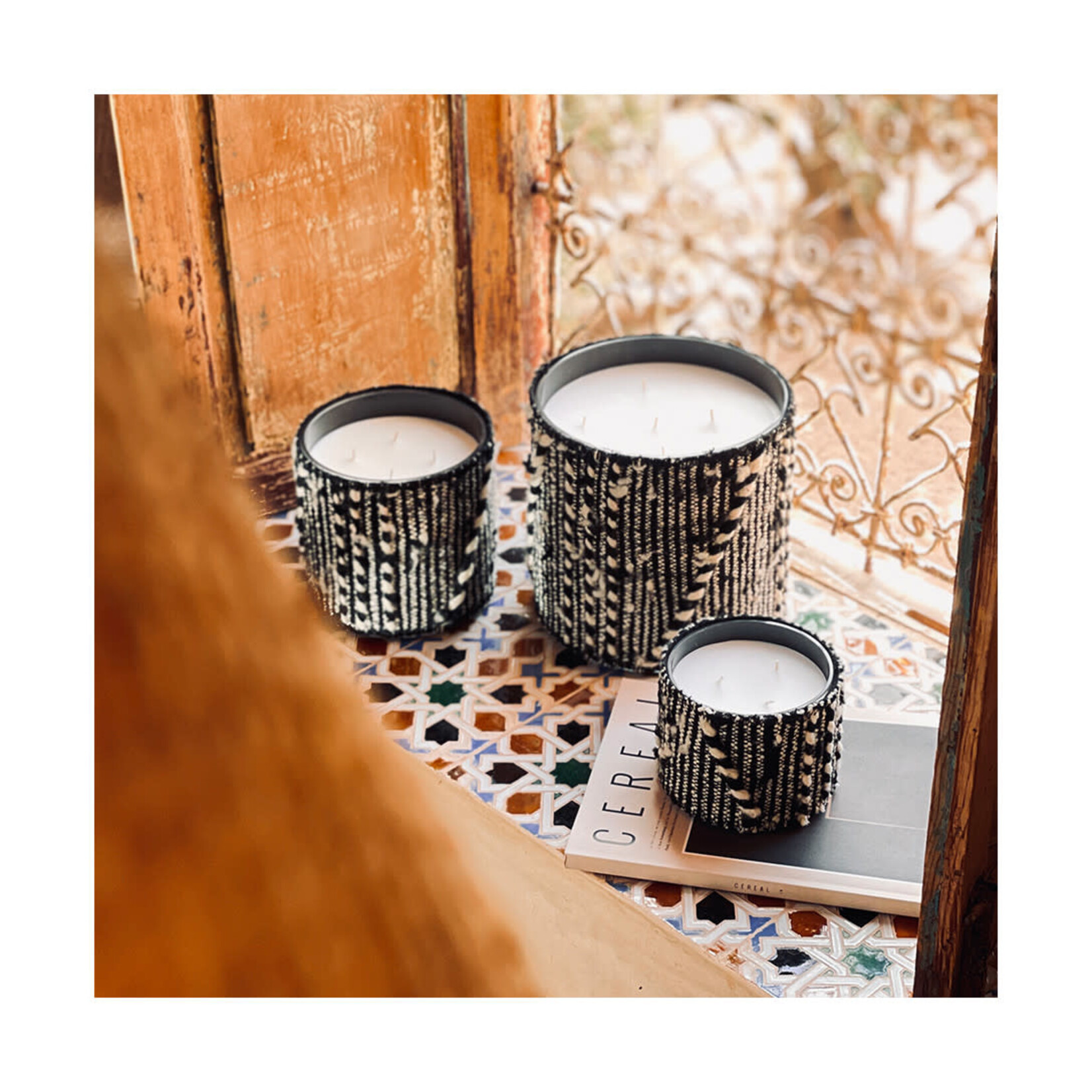 Côté Bougie Bougie Tapis Zanafi Noir Ambre