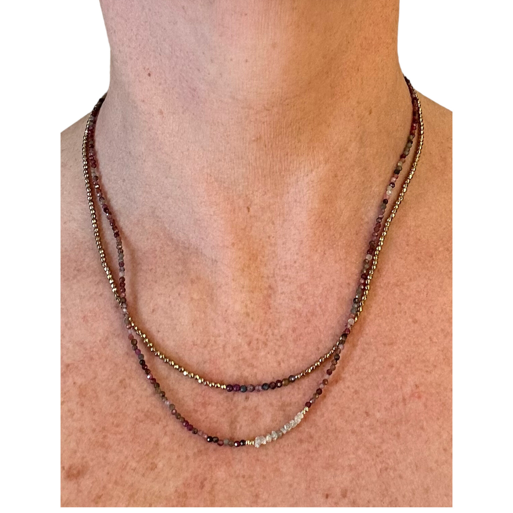 Scarlet et Lucien Collier Amélie Hématite et Saphir Rubis