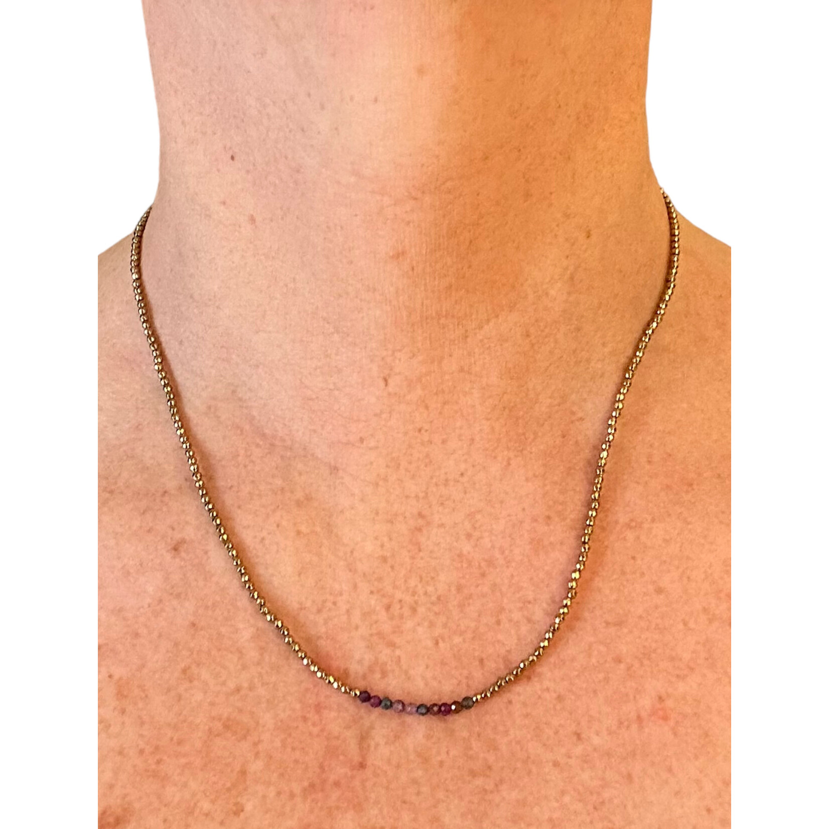 Scarlet et Lucien Collier Amélie Hématite et Saphir Rubis