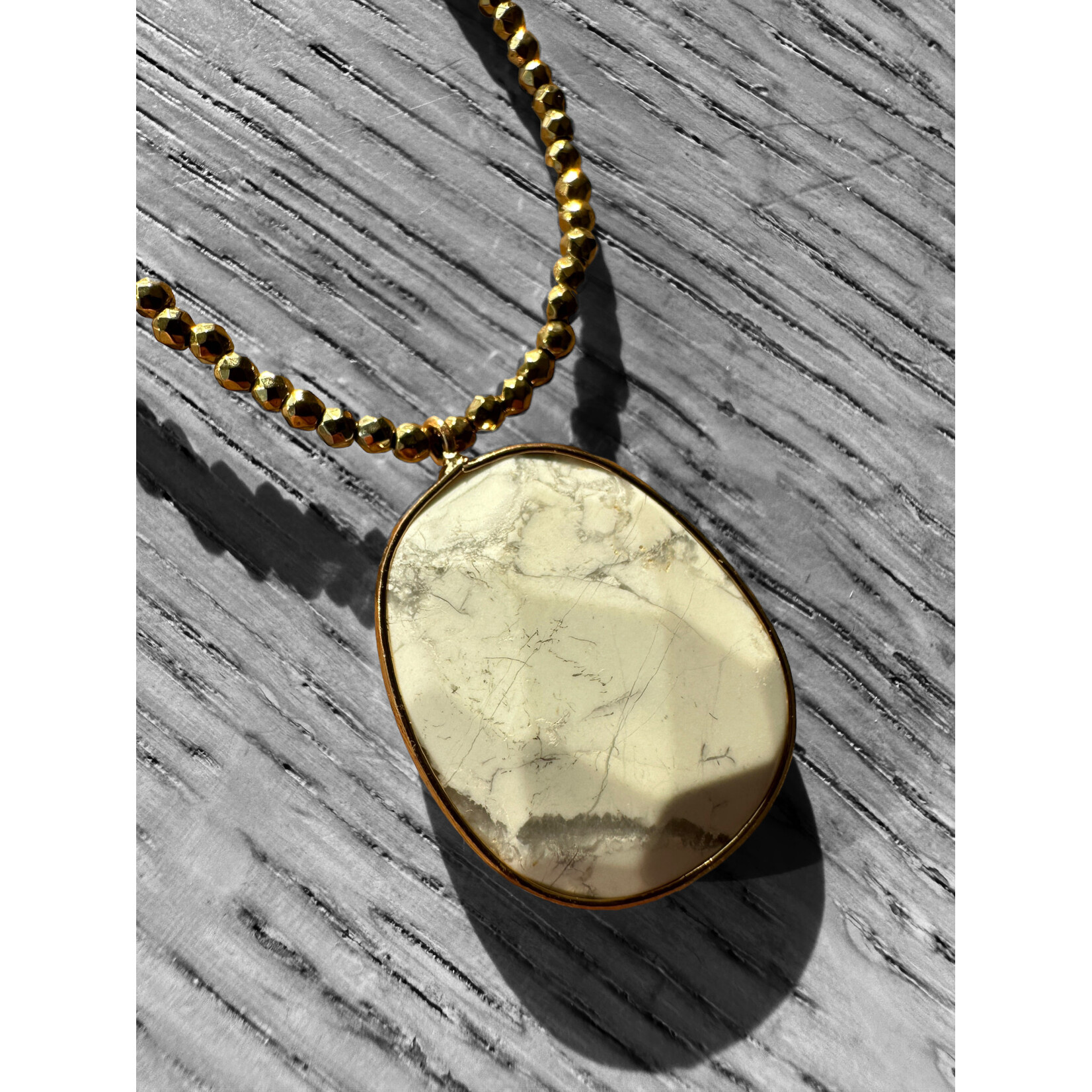 Scarlet et Lucien Sautoir Ines Hématites et Agate Blanche