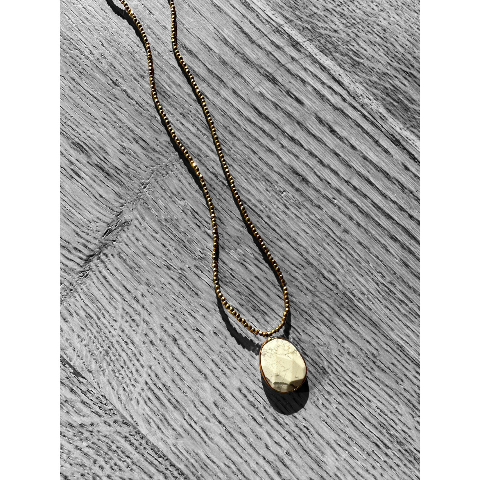 Scarlet et Lucien Sautoir Ines Hématites et Agate Blanche