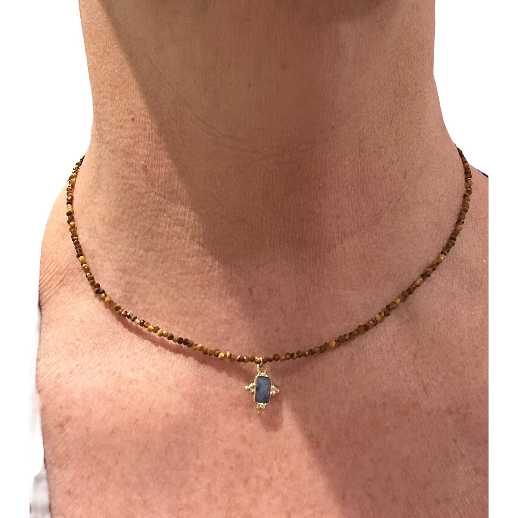 Scarlet et Lucien Collier Maria Oeil de Tigre Pendentif Labradorite