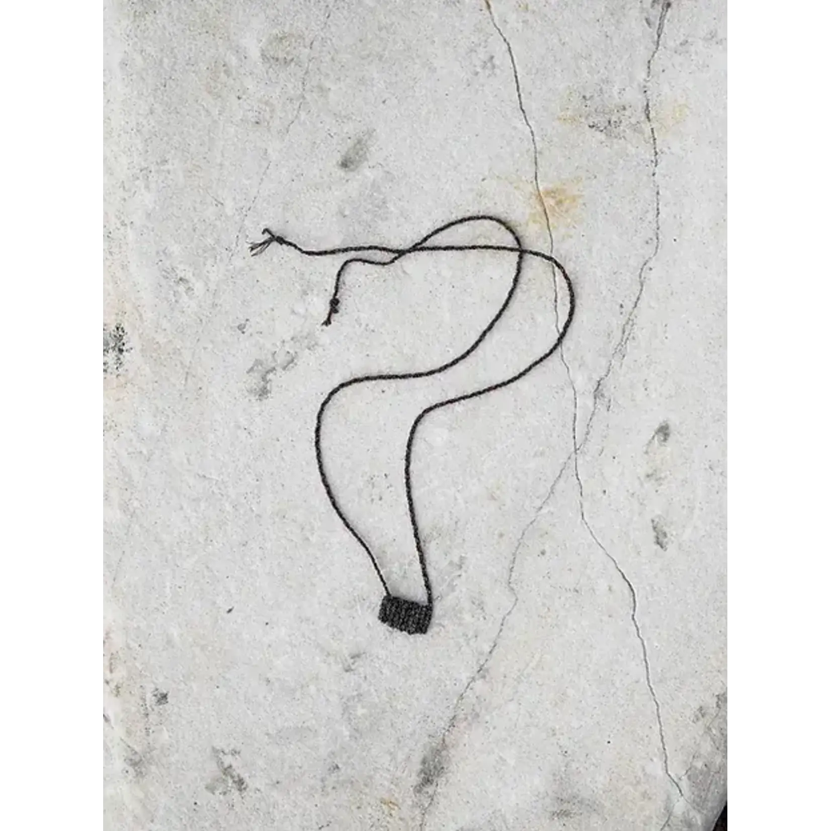 Maison Bivouac Collier Tiny Necklace Black