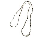 Scarlet et Lucien Sautoir Goa Elastique Blanc Agathe du Botswana