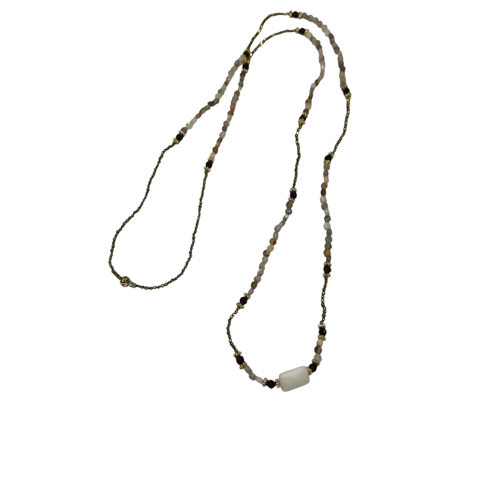 Scarlet et Lucien Sautoir Goa Elastique Blanc Agathe du Botswana