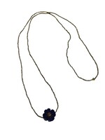 Scarlet et Lucien Sautoir Flower Elastique Hématite et Jade Bleu Marine