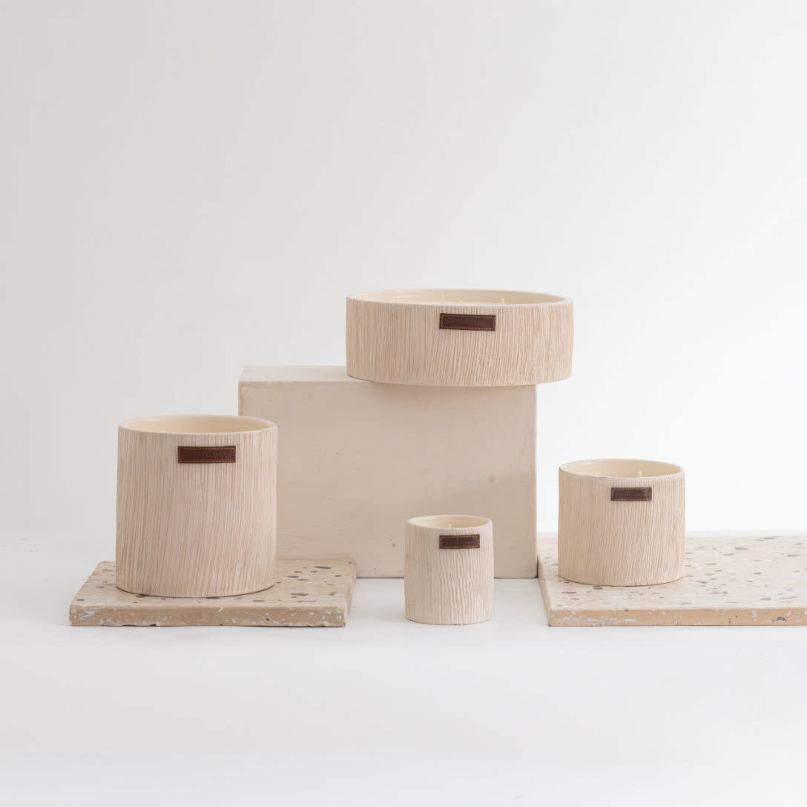 Côté Bougie Bougie Céramique Striée Blanche Fleur d'Oranger